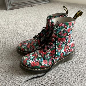 Dr. Martens . Floral print size 8